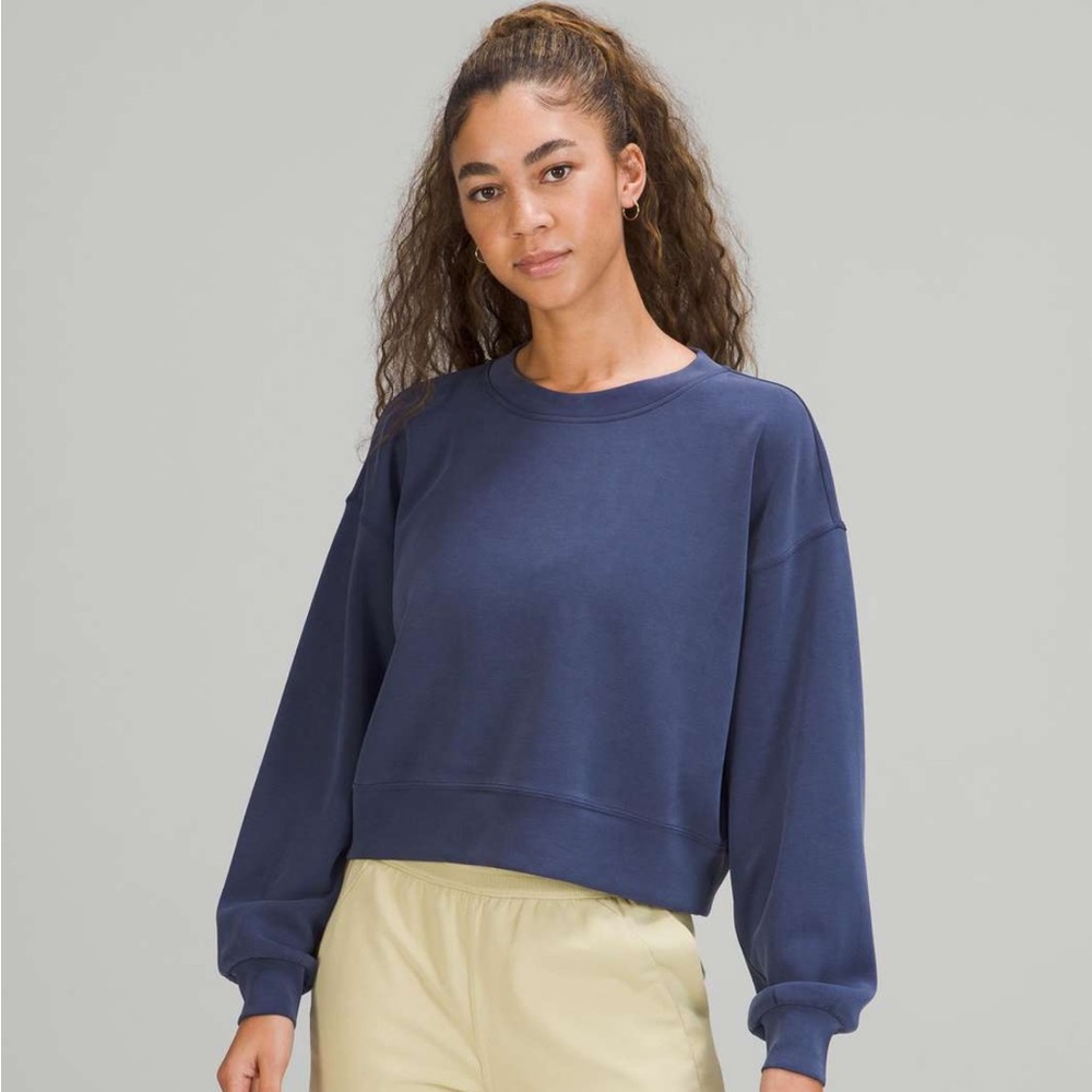 Lululemon 
Perfectly Oversized Cropped Crew *Softstreme
Color: Night Sea
Size: 8